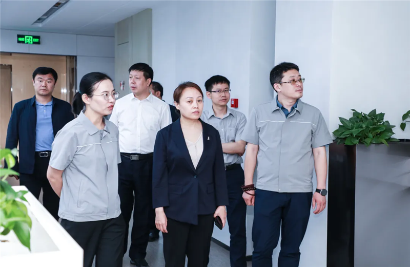 2023年5月15日，河北建材职业技术学院党委书记张明莉一行到北京集团进行校企合作交流。